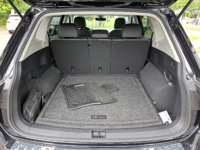 Used 2022 Volkswagen Tiguan SE AWD/4WD image 29