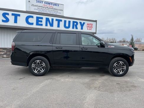 Used 2025 Chevrolet Suburban Z71 image 14