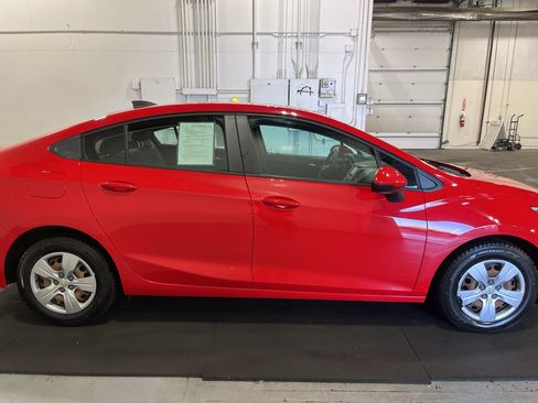 Used 2018 Chevrolet Cruze LS FWD image 5