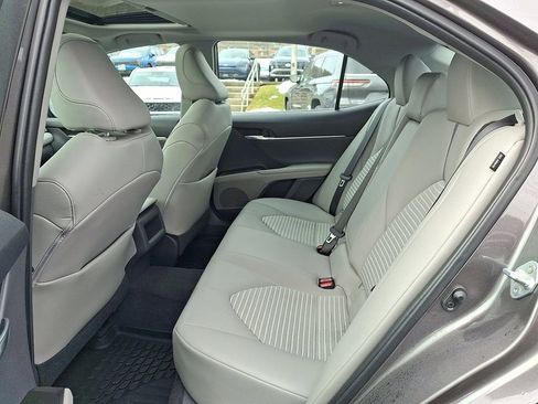 Used 2021 Toyota Camry SE w/ Cold Weather Package image 11