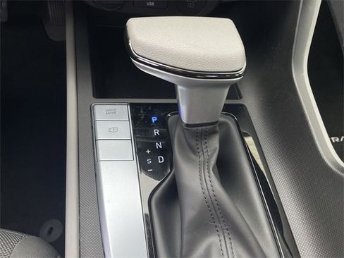 Used 2025 Hyundai Elantra SE image 15