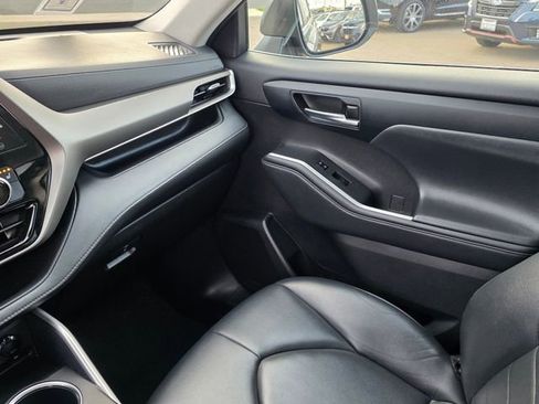 Used 2022 Toyota Highlander XLE image 34