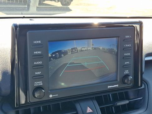 Used 2022 Toyota RAV4 LE image 17