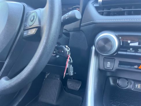 Used 2025 Toyota RAV4 LE AWD/4WD image 36