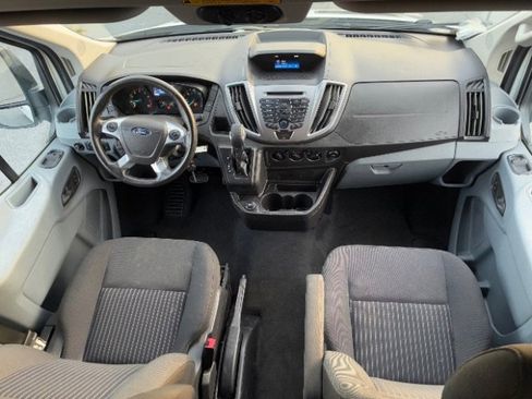 Used 2018 Ford Transit 150 XLT image 3