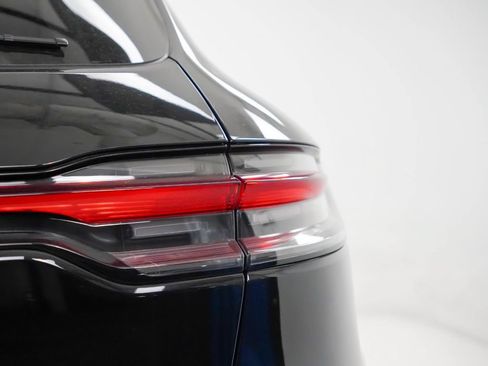 Certified 2026 Porsche Macan AWD/4WD image 12