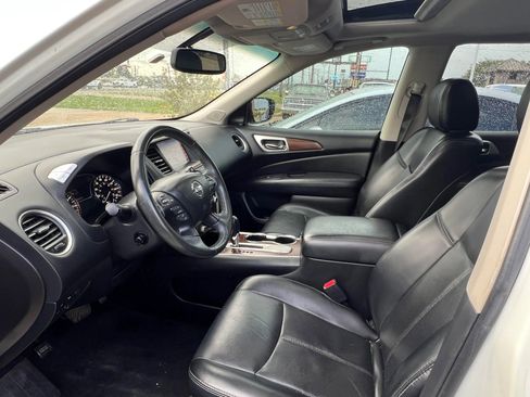 Used 2017 Nissan Pathfinder Platinum image 5
