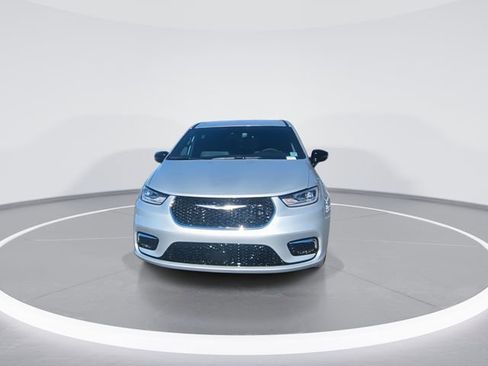 New 2026 Chrysler Pacifica Select image 3