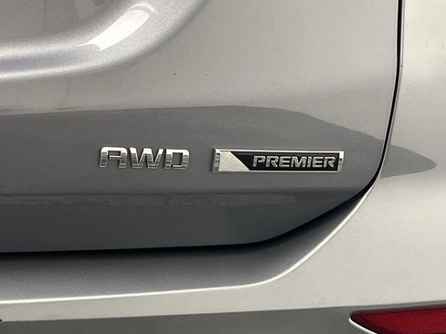 Used 2018 Chevrolet Equinox Premier image 35