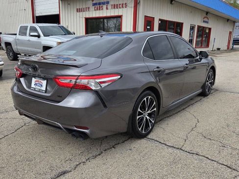 Used 2020 Toyota Camry SE w/ Convenience Package FWD image 5
