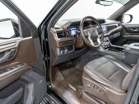Used 2021 GMC Yukon Denali w/ Denali Premium Package RWD image 13