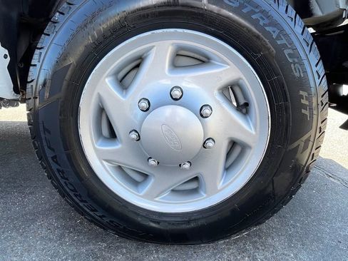 Used 2014 Ford E-150 and Econoline 150 RWD image 9