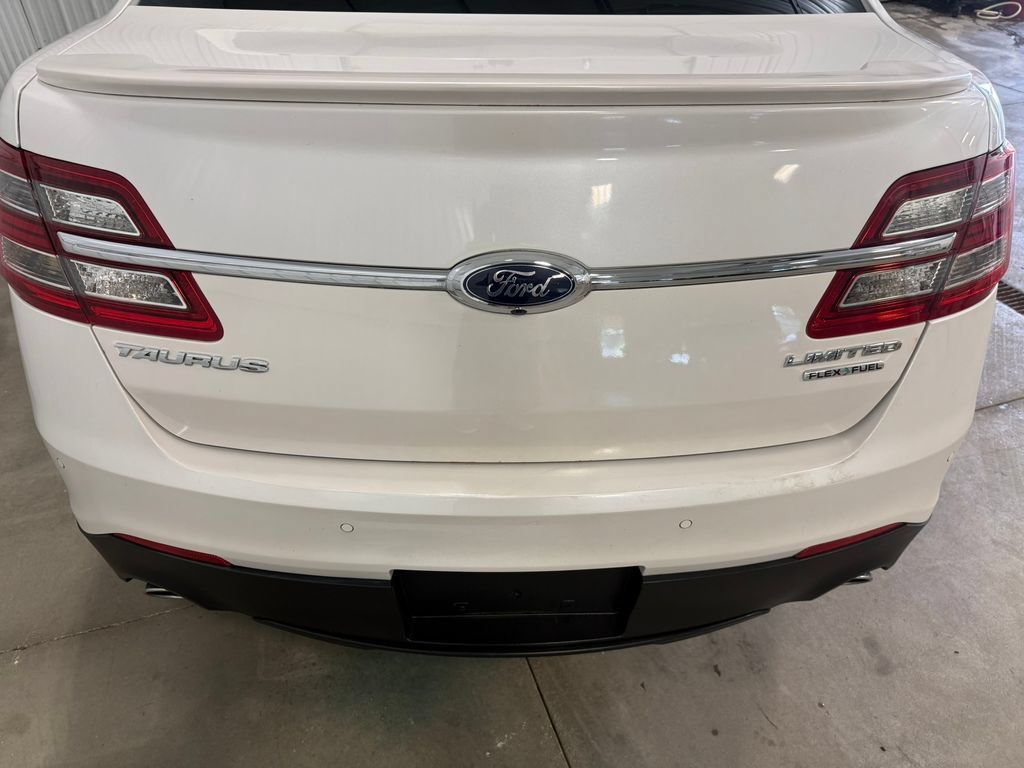 Used 2013 Ford Taurus Limited FWD image 17