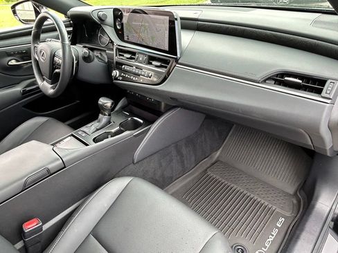 Used 2024 Lexus ES 300h w/ Premium Package FWD image 37