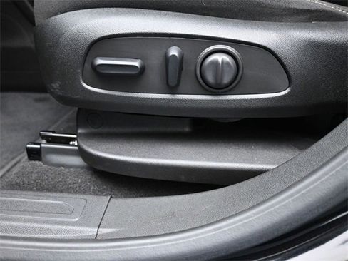 Used 2023 GMC Acadia SLE w/ Driver Convenience Package image 13