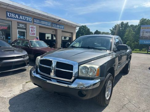 Used 2005 Dodge Dakota SLT w/ Trailer Tow Group RWD image 2