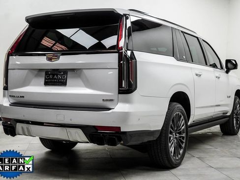 Used 2023 Cadillac Escalade ESV V AWD/4WD image 12