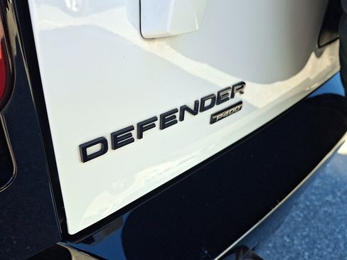 Used 2023 Land Rover Defender 110 X-Dynamic SE image 29