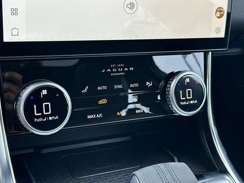 Certified 2024 Jaguar XF R-Dynamic SE AWD/4WD image 19