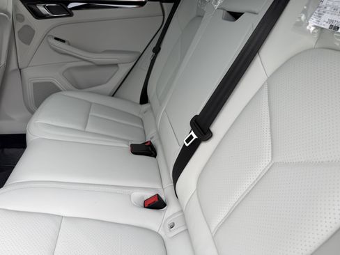 New 2026 Porsche Macan image 21