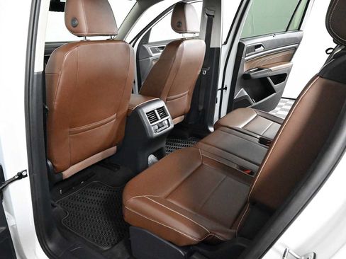 Certified 2022 Volkswagen Atlas SE w/ Black Wheel Package FWD image 13