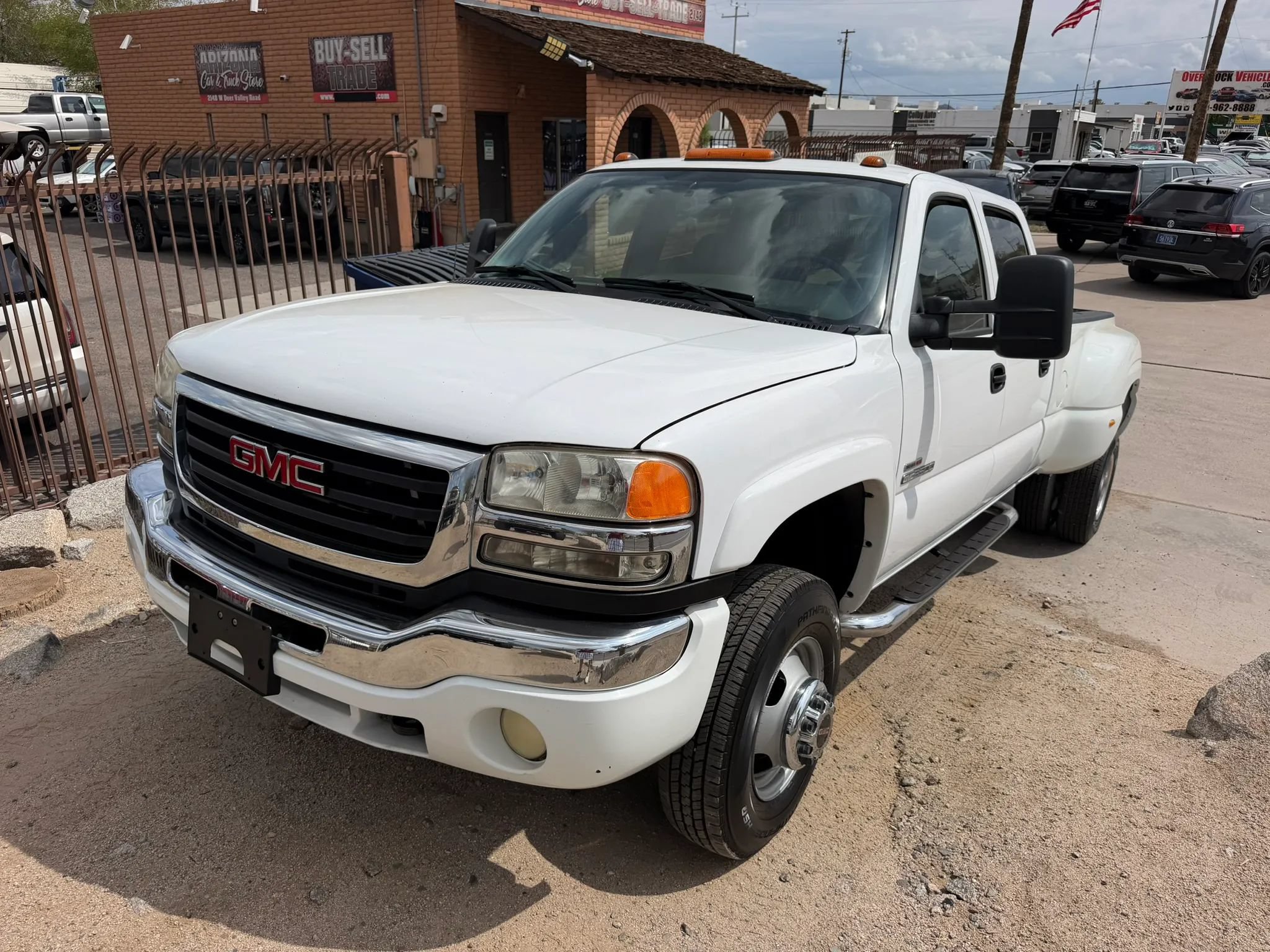 Used 2004 GMC Sierra 3500 SLE w/ Heavy-Duty Power Package AWD/4WD image 3