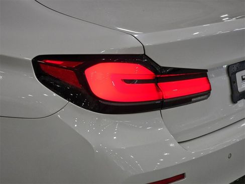 Used 2022 BMW 530i w/ Convenience Package image 30