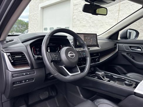 Used 2024 Nissan Rogue Platinum w/ Platinum Premium Package AWD/4WD image 9