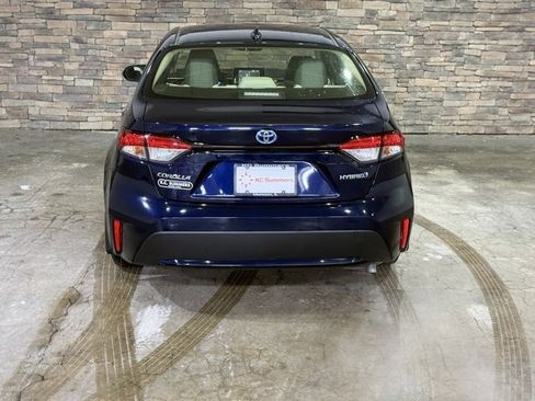 Used 2021 Toyota Corolla LE image 6