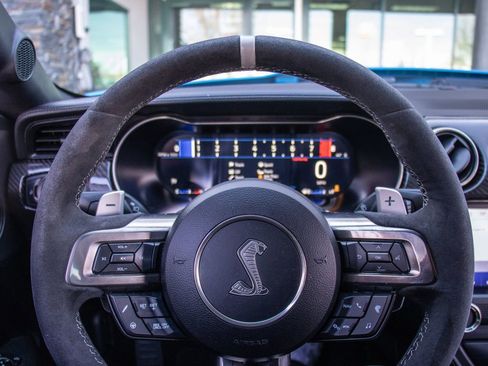 Used 2022 Ford Mustang Shelby GT500 w/ Carbon Fiber Track Pack image 14