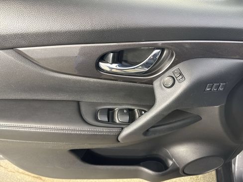 Used 2019 Nissan Rogue SV w/ Sun & Sound Touring Package AWD/4WD image 21