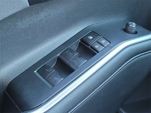 Used 2023 Toyota Highlander LE image 33