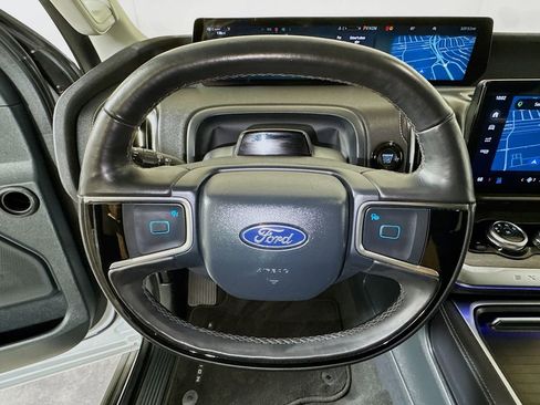 Used 2025 Ford Expedition Platinum AWD/4WD image 9