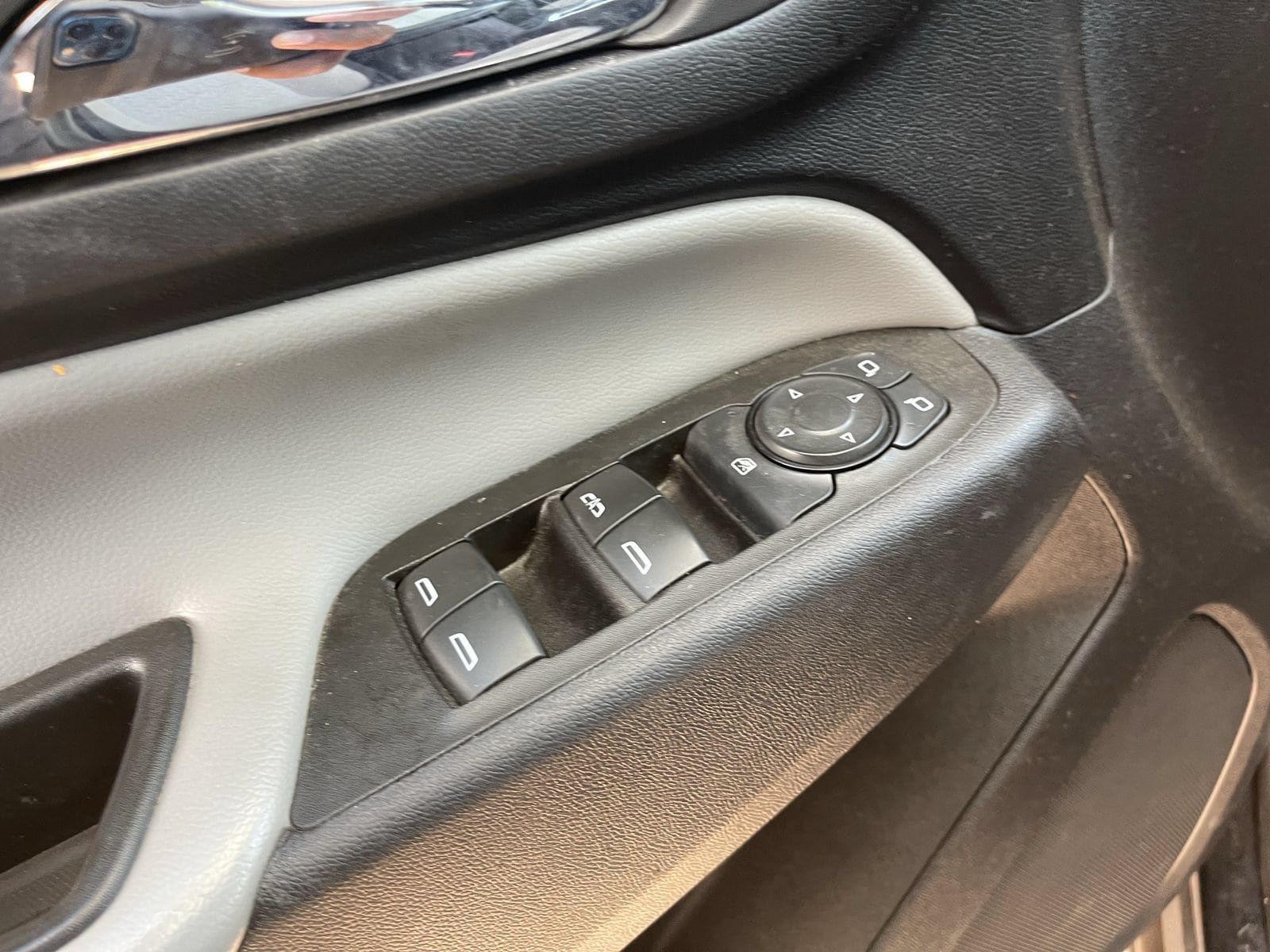 Used 2024 Chevrolet Equinox LS w/ LS Convenience Package FWD image 11