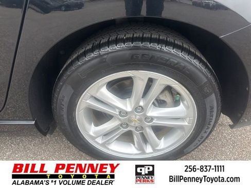 Used 2017 Chevrolet Cruze LT w/ Convenience Package image 12