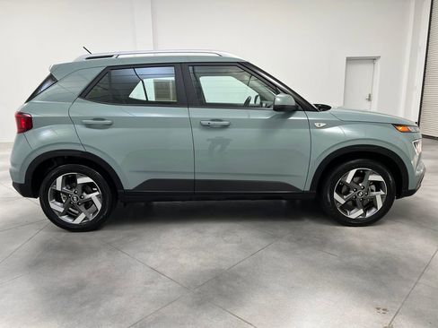 Used 2025 Hyundai Venue SEL FWD image 8