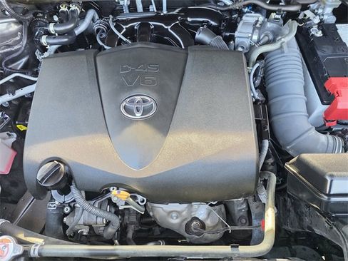 Used 2022 Toyota Highlander XLE image 24