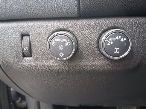 Used 2022 Chevrolet Colorado Z71 AWD/4WD image 12