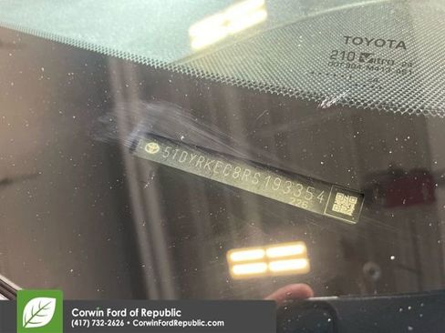 Used 2024 Toyota Sienna XLE image 30