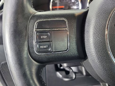 Used 2018 Jeep Wrangler Unlimited Sahara image 16