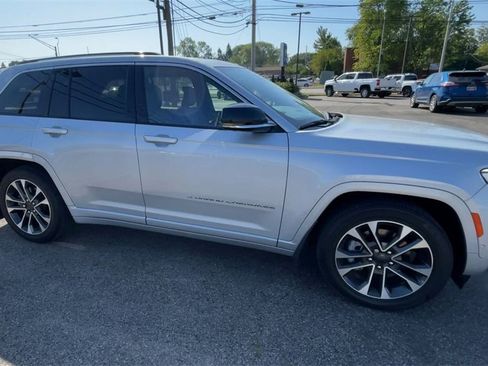 Used 2022 Jeep Grand Cherokee Overland w/ Advanced Protech Group III image 3