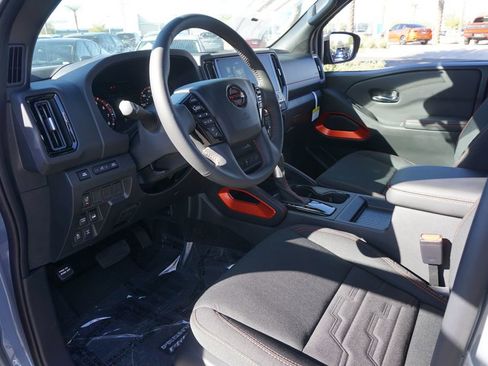 Certified 2025 Nissan Frontier PRO-4X image 16
