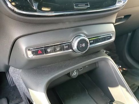 Used 2025 Volvo XC40 B5 Core image 24