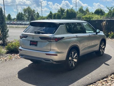 New 2025 Mitsubishi Outlander SE image 5