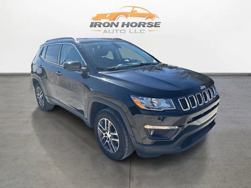 Used 2017 Jeep Compass Latitude w/ Popular Equipment Group AWD/4WD image 3
