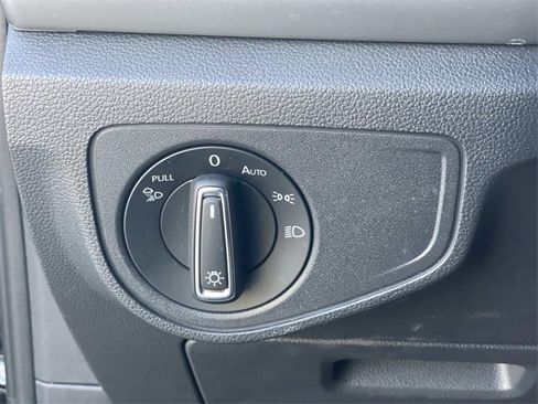 Used 2023 Volkswagen Atlas Cross Sport SE image 17