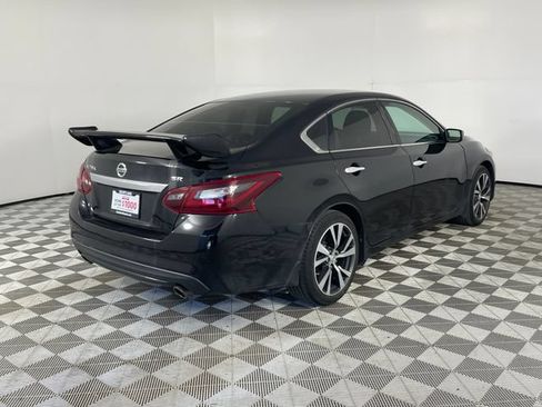 Used 2017 Nissan Altima 2.5 SR w/ Midnight Edition Package FWD image 15