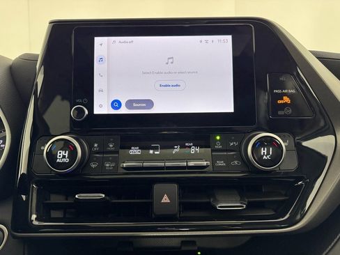 Used 2024 Toyota Highlander LE image 31