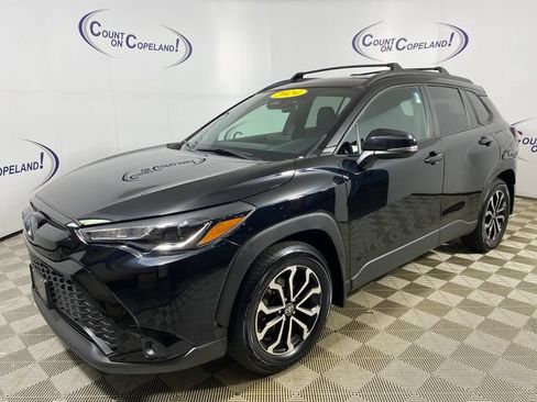Certified 2024 Toyota Corolla Cross AWD Hybrid w/ Moonroof Package image 3