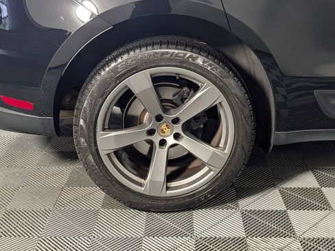 Certified 2023 Porsche Macan AWD/4WD image 13
